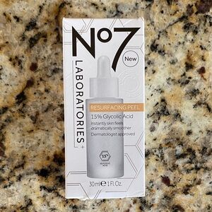 No7 Laboratories Resurfacing Peel 15% Glycolic Acid — White